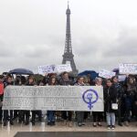 Una manifestación de apoyo a la víctima de «La Manada» ayer en París