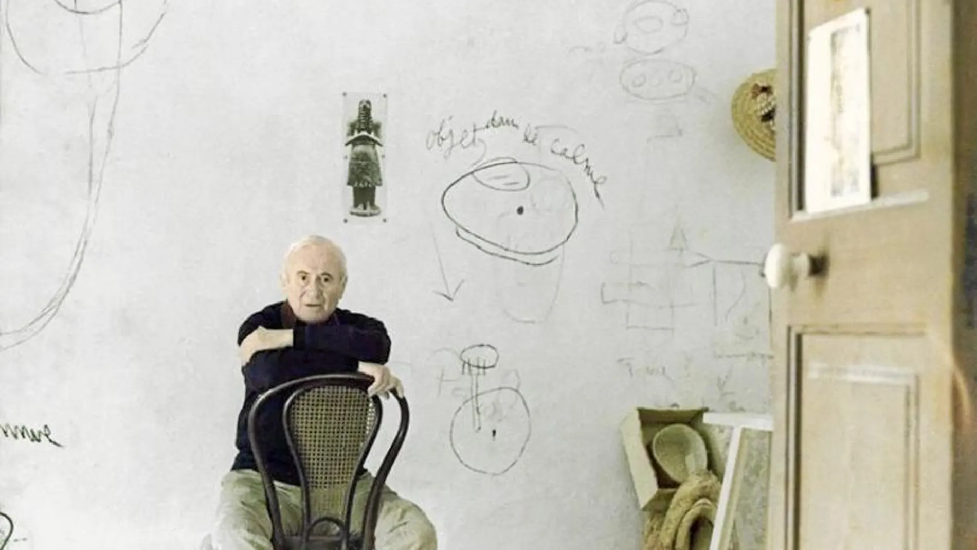 Joan Miró en su estudio de Palma de Mallorca. El artista nunca ocultó ser un hombre comprometido con su tiempo.