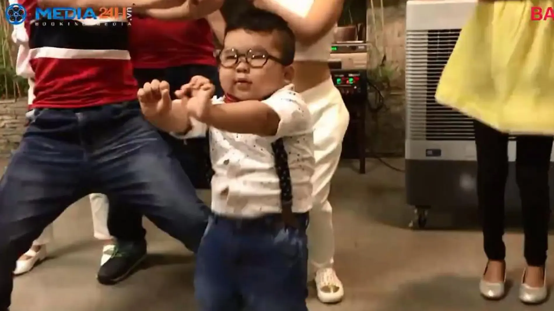 El vídeo del baile de un niño vietnamita revoluciona Facebook