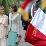 La Reina Letizia conversa con Ángelica Rivera, esposa del presidente del país, Enrique Peña Nieto