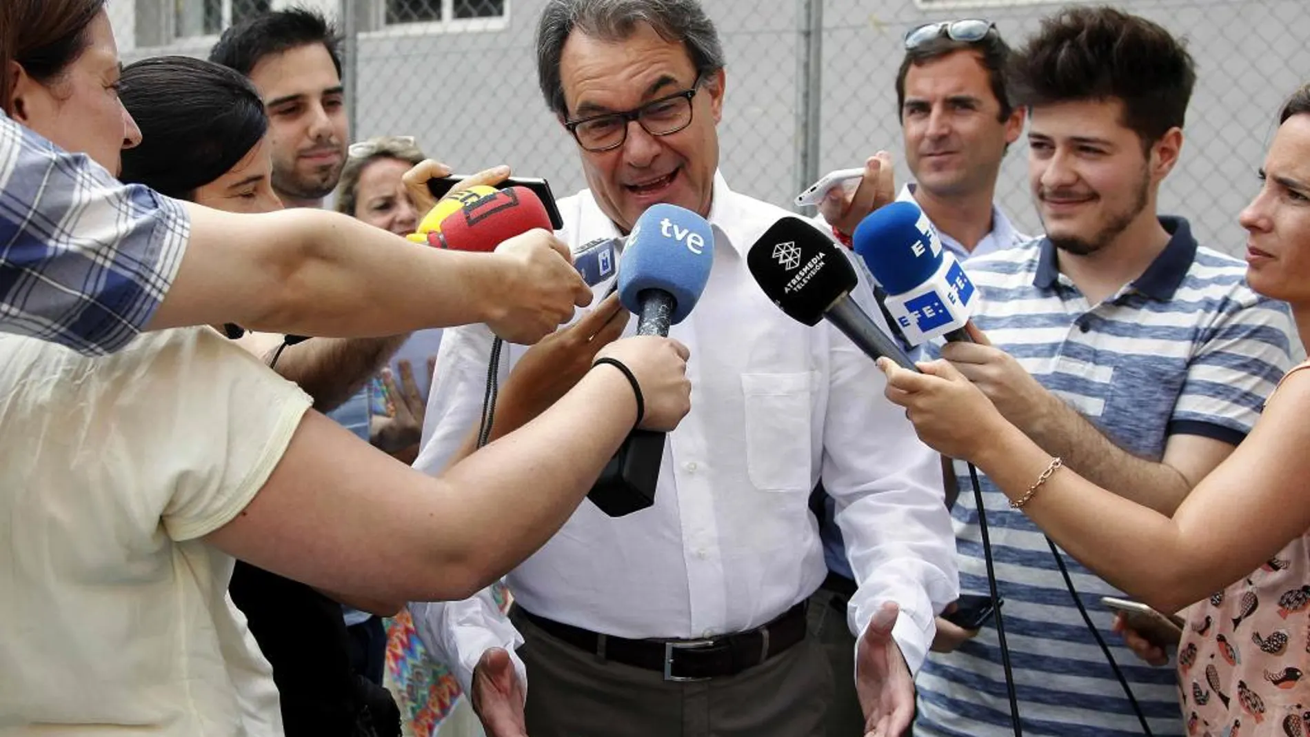 Mas llama a votar para que Cataluña esté presente en los momentos «decisivos»