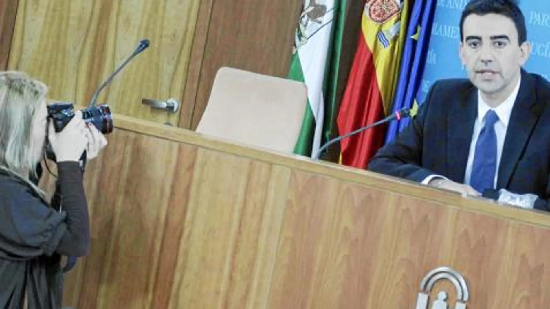 El portavoz parlamentario socialista, Mario Jiménez, en una reciente comparecencia ante los medios