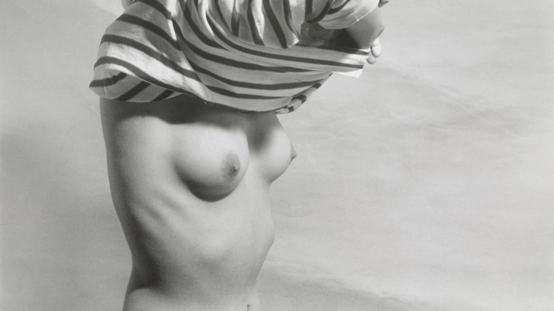 Desnudo con punto a rayas, París, 1970 WILLY RONIS