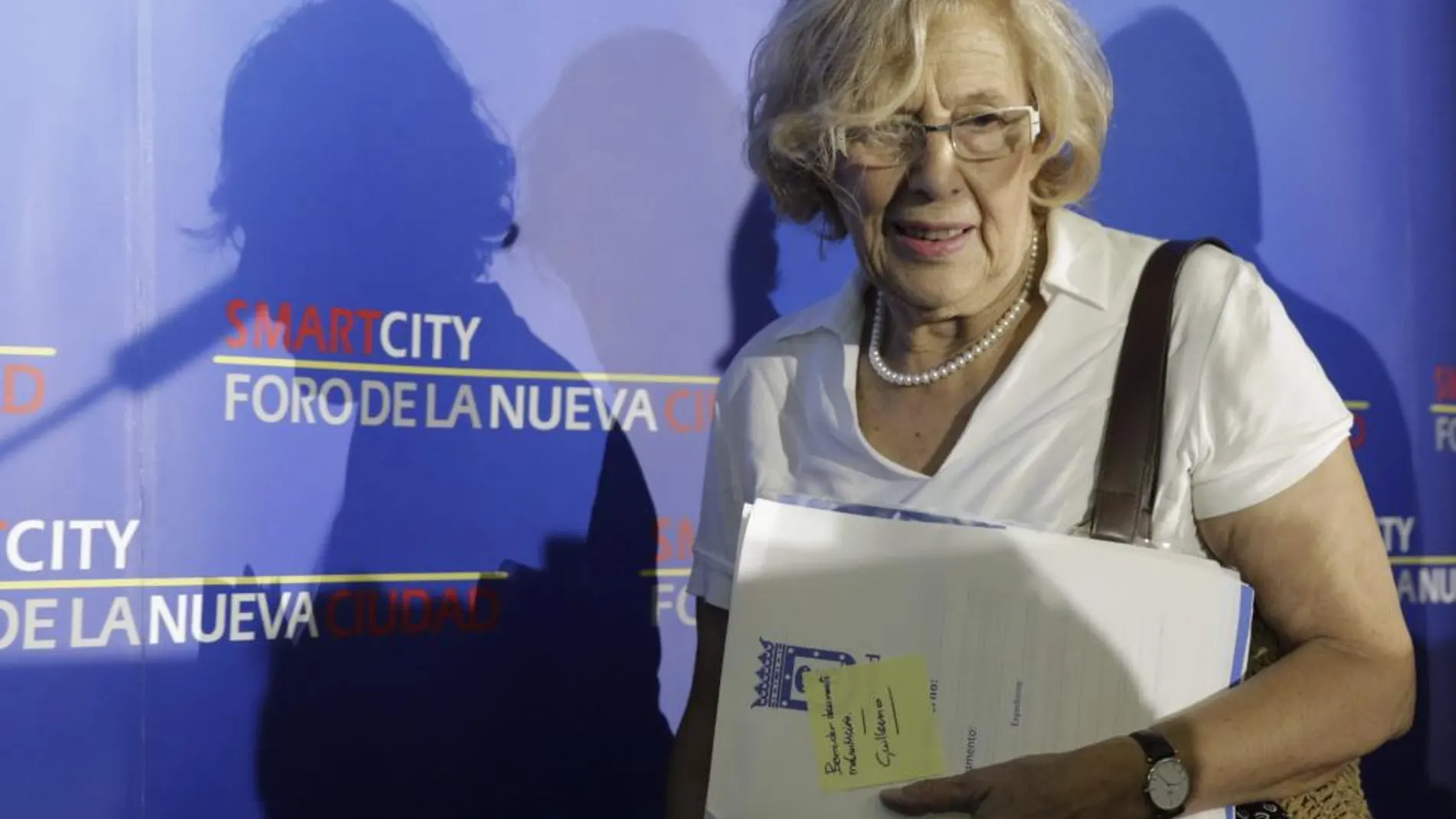 La alcaldesa de Madrid, Manuela Carmena, ha protagonizado hoy un desayuno informativo en el marco de la tribuna "Smartcity.