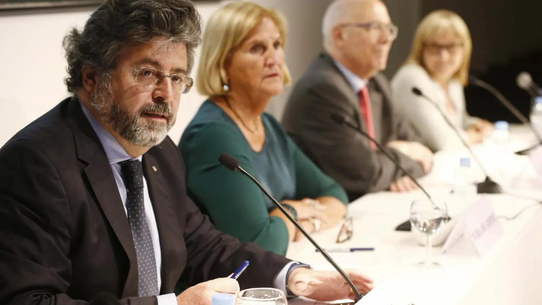 Los críticos de Unió Antoni Castellà, Núria de Gispert, Joan Rigol y Mercè Jou, partidarios de la lista independentista de Artur Mas
