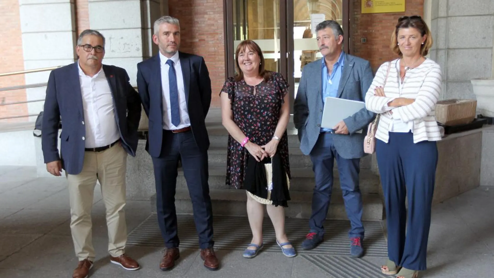 Representantes de las zonas mineras, tras salir de la reunión con la ministra en Madrid