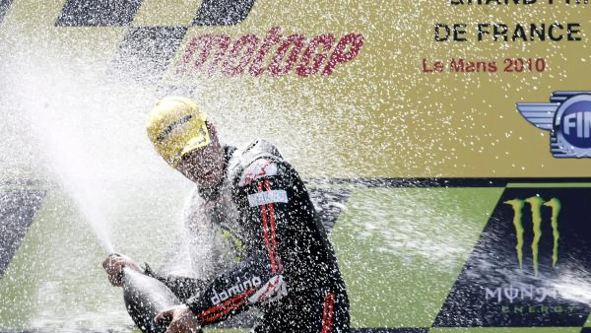 Toni Elías gana el Gran Premio de Francia de Moto2 y se pone líder