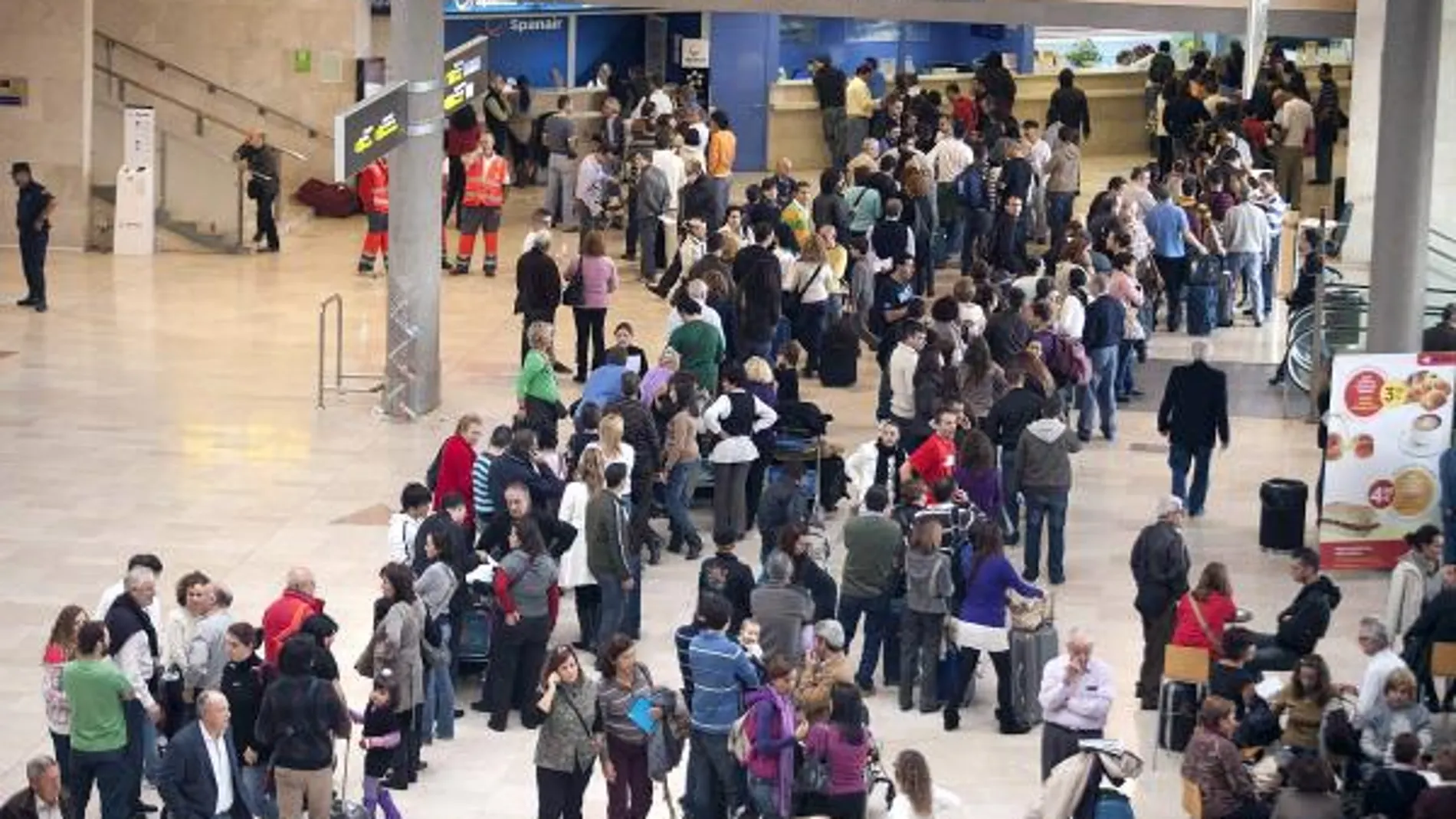 Más de 600.000 pasajeros, afectados por el cierre de los aeropuertos