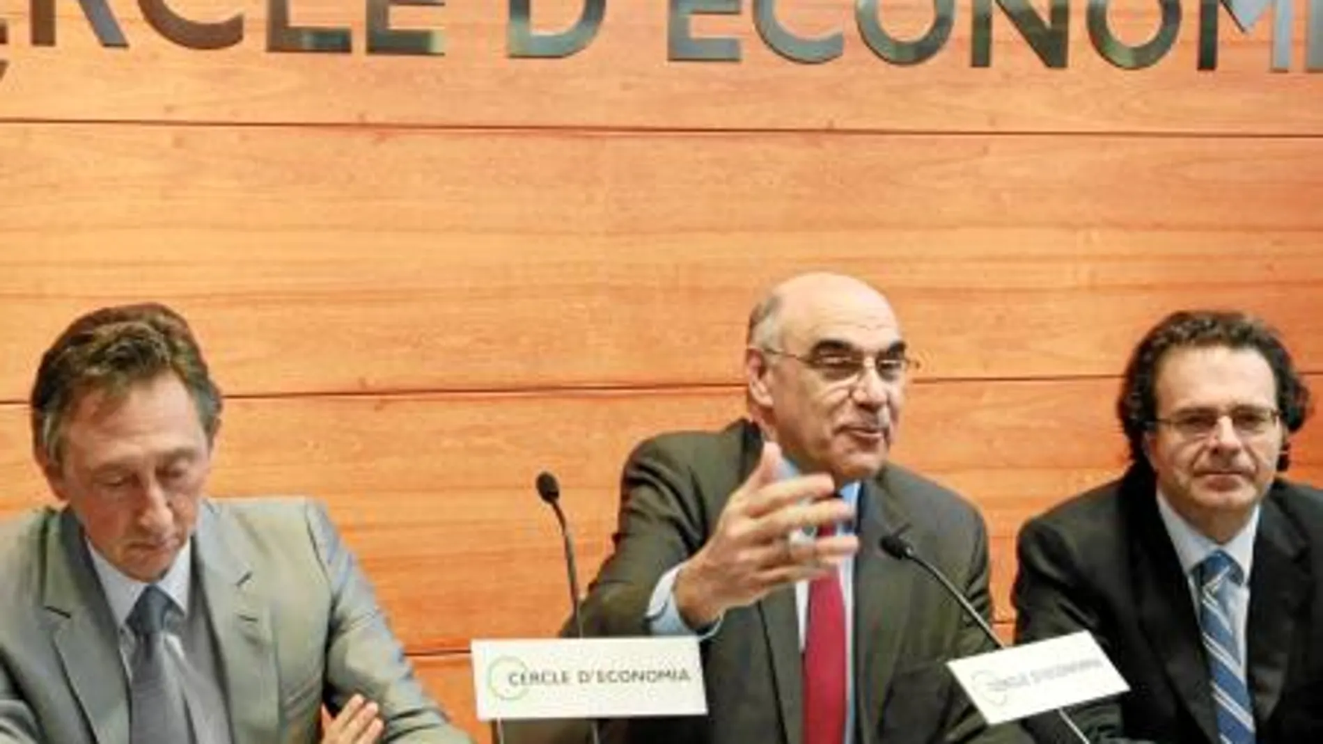 De izquierda a derecha, Artur Carulla, Salvador Alemany y Jordi Alberich, ayer en la presentación de las Jornadas del Círculo