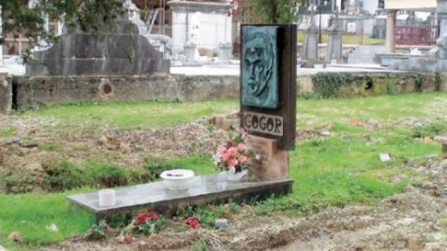 El PNV «salva» la tumba de un etarra al remodelar un cementerio