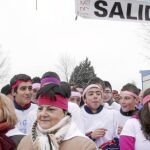 Los atletas populares del Cross de Venta de Baños lucieron la cinta rosa en apoyo de Marta Domínguez
