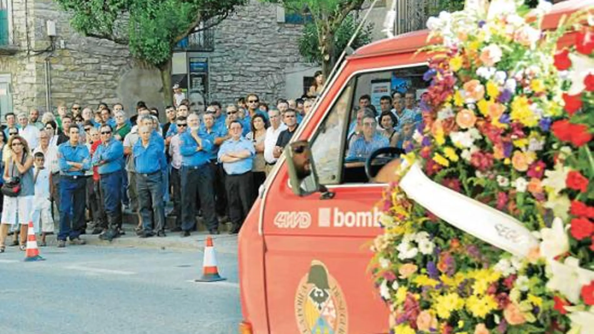 Cerca de un millar de vecinos de La Pobla de Segur dieron el último adiós a Jordi Moré
