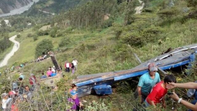 El vehículo, propiedad de la empresa R&amp;J, en el que viajaban cerca de 60 personas salió de la localidad de Chuquizongo, centro poblado de Usquil (Perú)