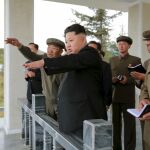 El líder norcoreano Kim Jong Un durante una visita a una central eléctrica en construcción