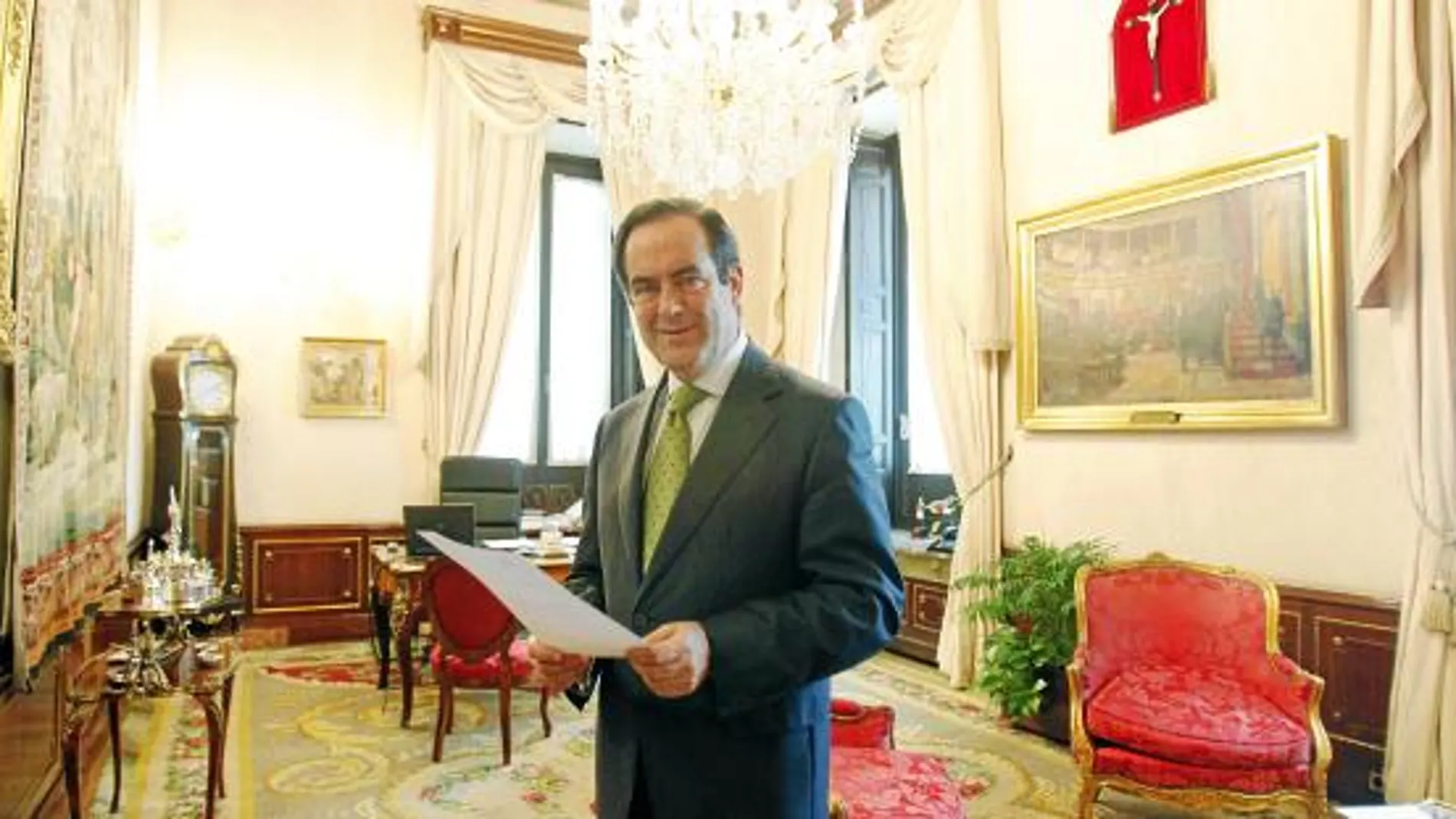 José Bono: «Hoy necesitamos más estadistas que hombres de partido»