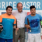 Cristian Ozán y Leonel Aguirre, con Fabrice Pastor
