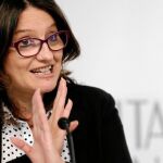 La vicepresidenta Mónica Oltra, comenzó la rueda de prensa usando el lenguaje de signos