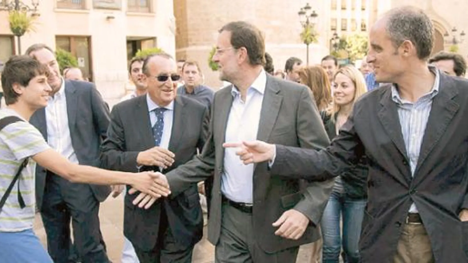 Rajoy paseó por las calles de Castellón acompañado de Francisco Camps, Carlos Fabra y Alberto Fabra