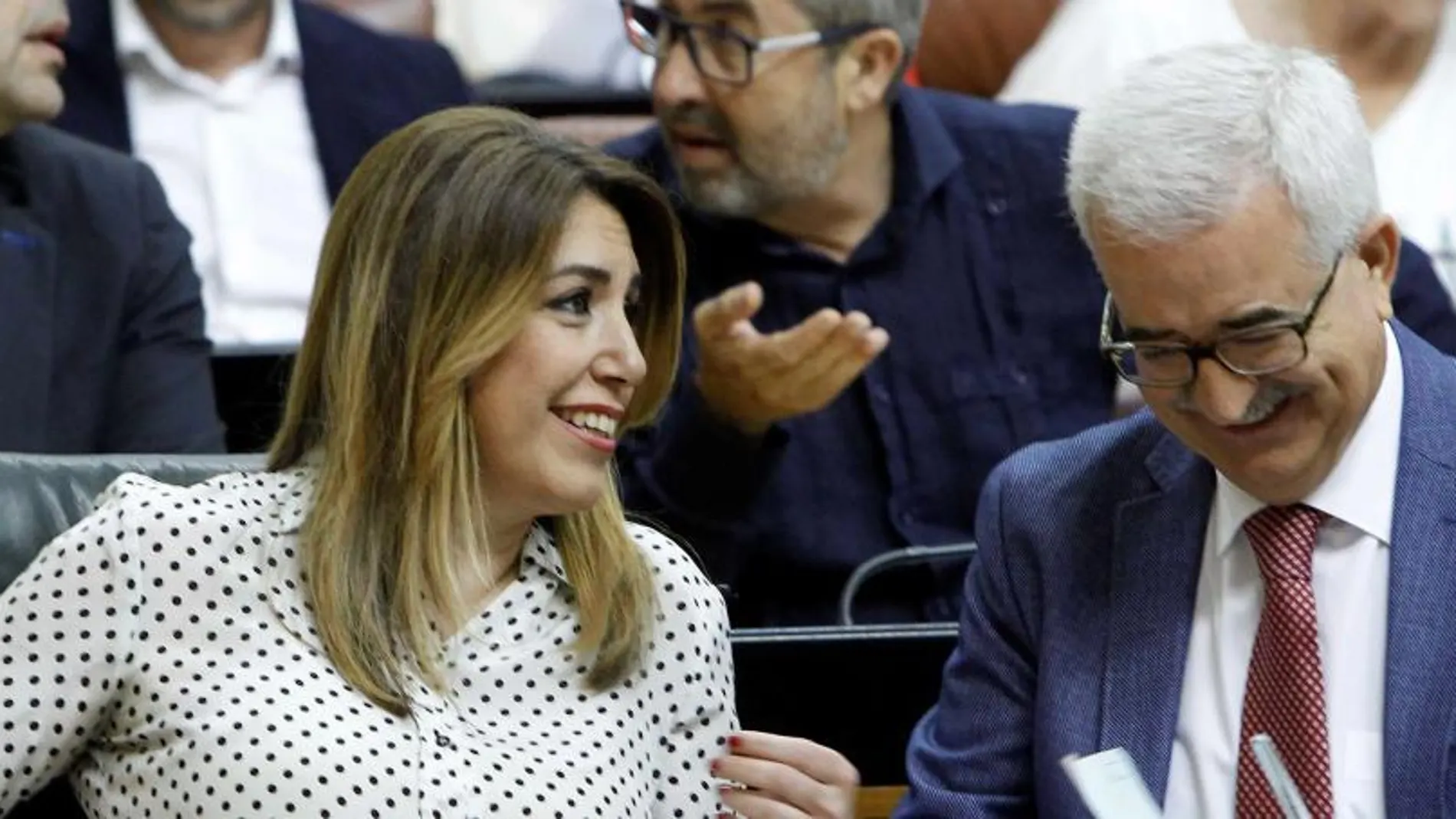 La presidenta Susana Díaz, junto a Jiménez Barrios, durante el Pleno del Parlamento del pasado jueves (Foto: Manuel Olmedo)