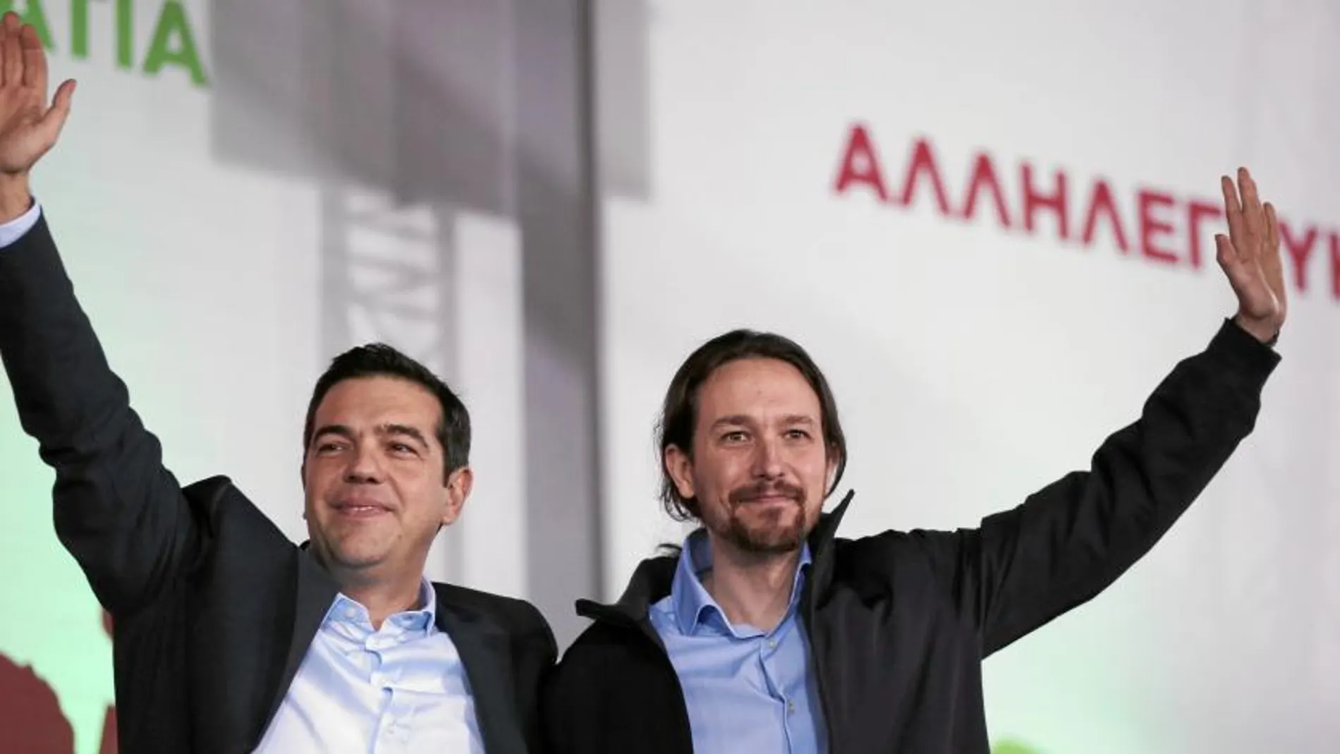 Esta imagen puede quedar como cosa del pasado si Podemos sigue desmarcándose de Syriza:Tsipras e Iglesias, juntos en un mitin en Atenas el pasado enero
