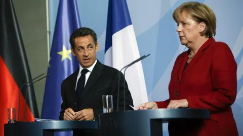 La canciller alemana Angela Merkel y el presidente francés Nicolás Sarkosy