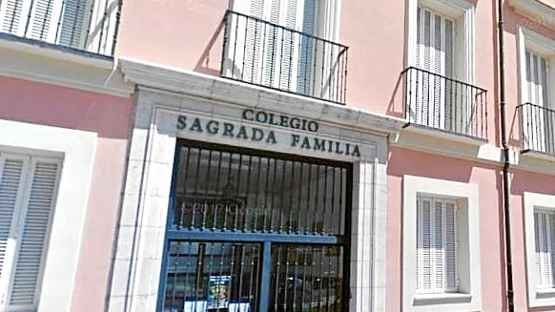 La agresión se produjo en la puerta de un colegio de Aranjuez. Dos de los cinco agresores son menores de edad, por lo que fueron puestos a disposición de la Fiscalía del Menor