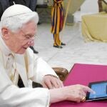 El Papa escribe su primer tuit