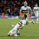 Hazard y Nainggolan celebran el tercer tanto de Bélgica