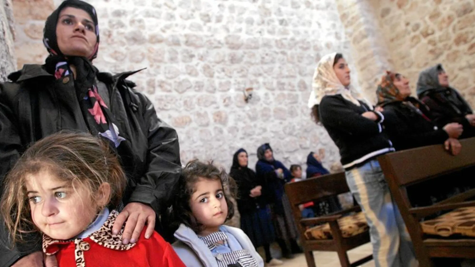 Refugiados sirios asisten a una celebración religiosa cerca de Turquía