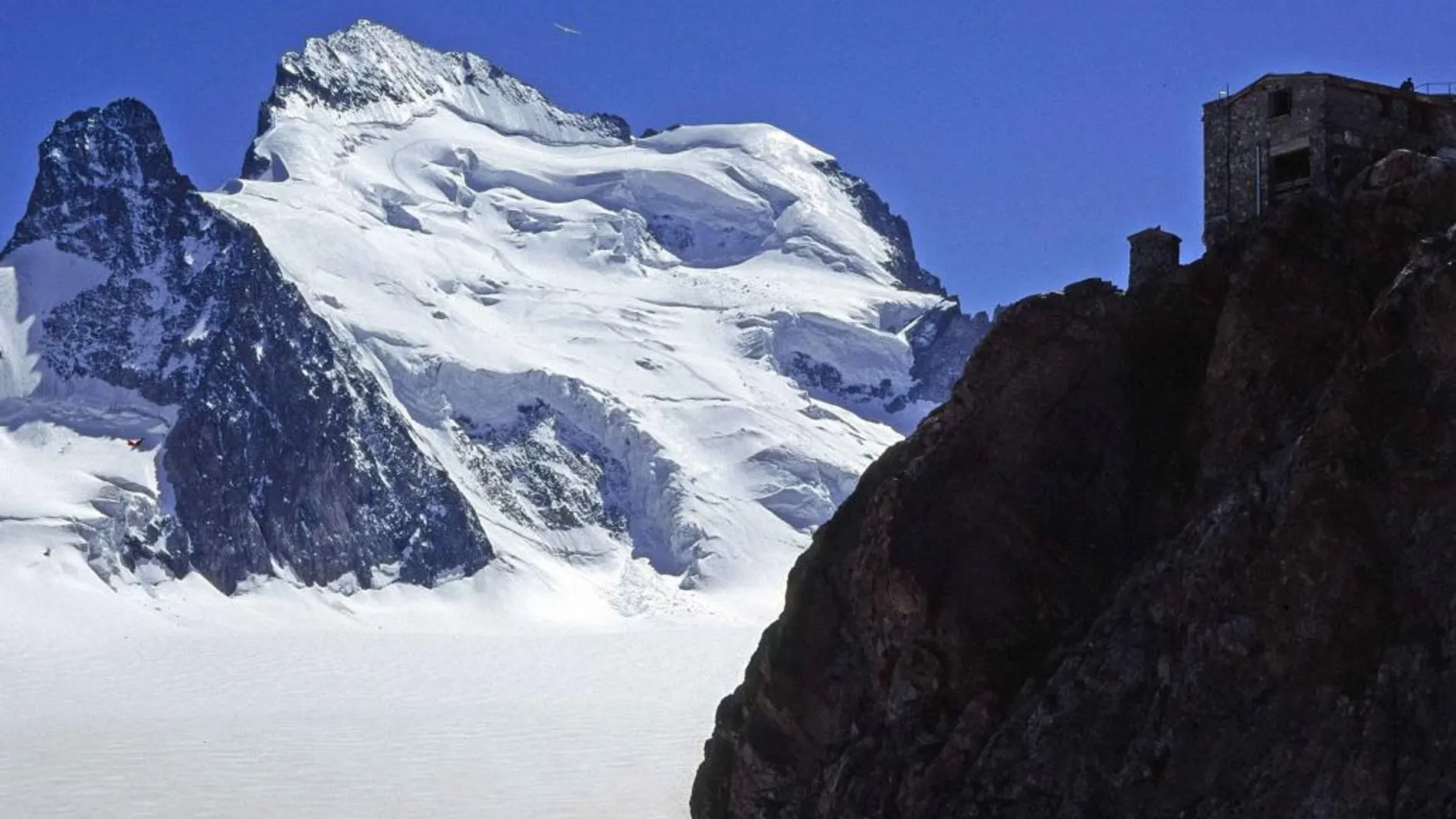 Imagen de archivo del pico Dôme y Barre des Ecrins donde se ha producido la avalancha