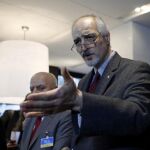 El embajador sirio, Bashar al Jaafari, duranate una rueda de prensa en Ginebra