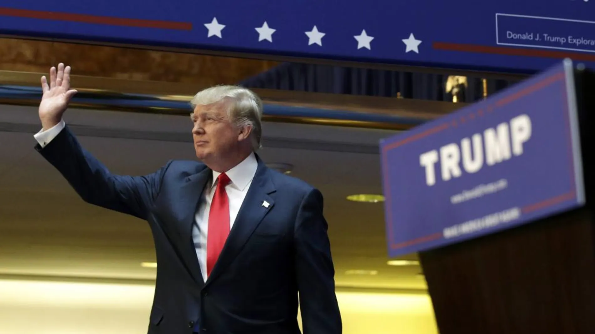 El magnate Donald Trump hace pública su candidatura