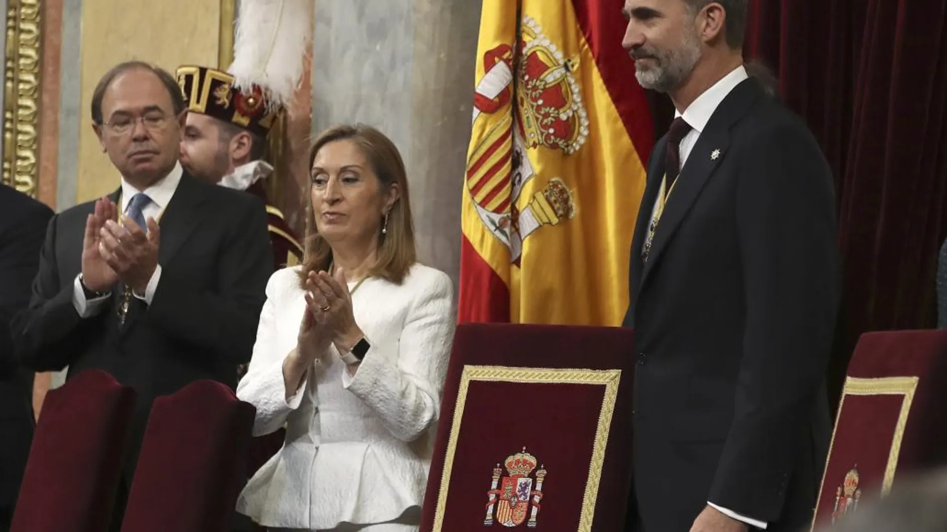 La presidenta del Congreso, Ana Pastor, durante su intervención junto al Rey Felipe VI