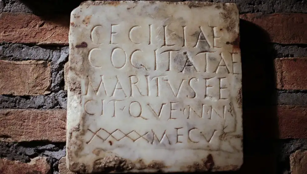 Inscripción a la entrada de una de las catacumbas de la Antigua Roma, en una imagen de archivo