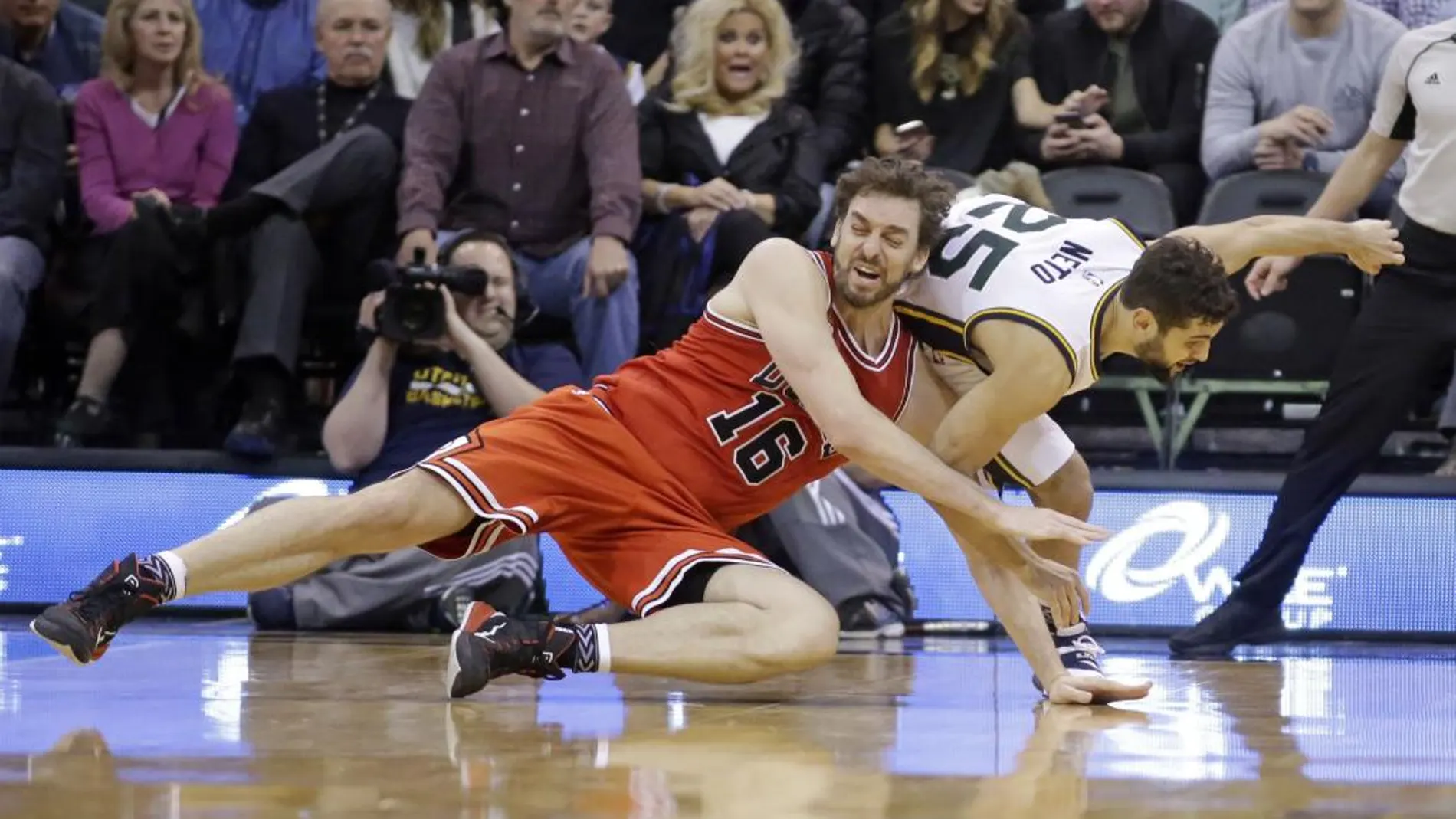 Pau Gasol (16), durante el encuentro.