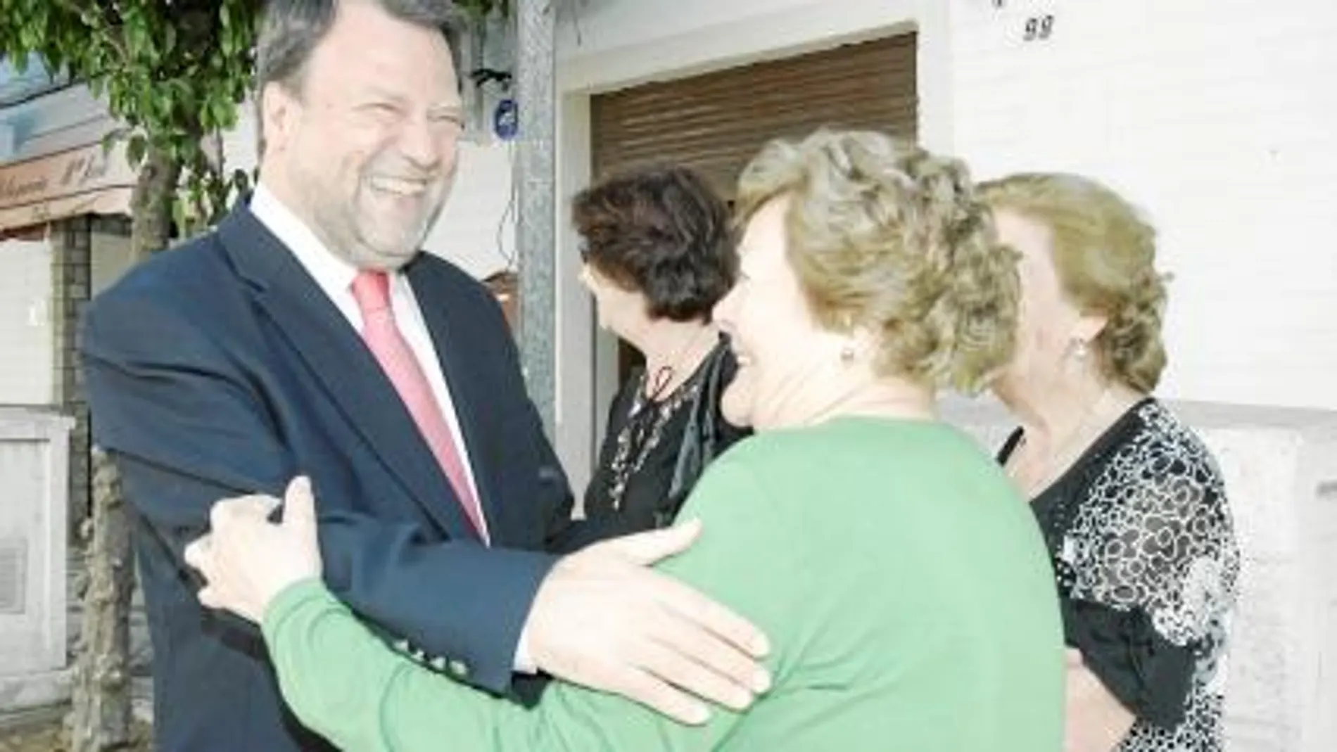 El alcalde, durante su visita a las obras de la calle Alfarería