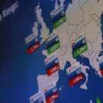 El Ibex cede un 0,40 % a mediodía expectante antes del referéndum de Grecia