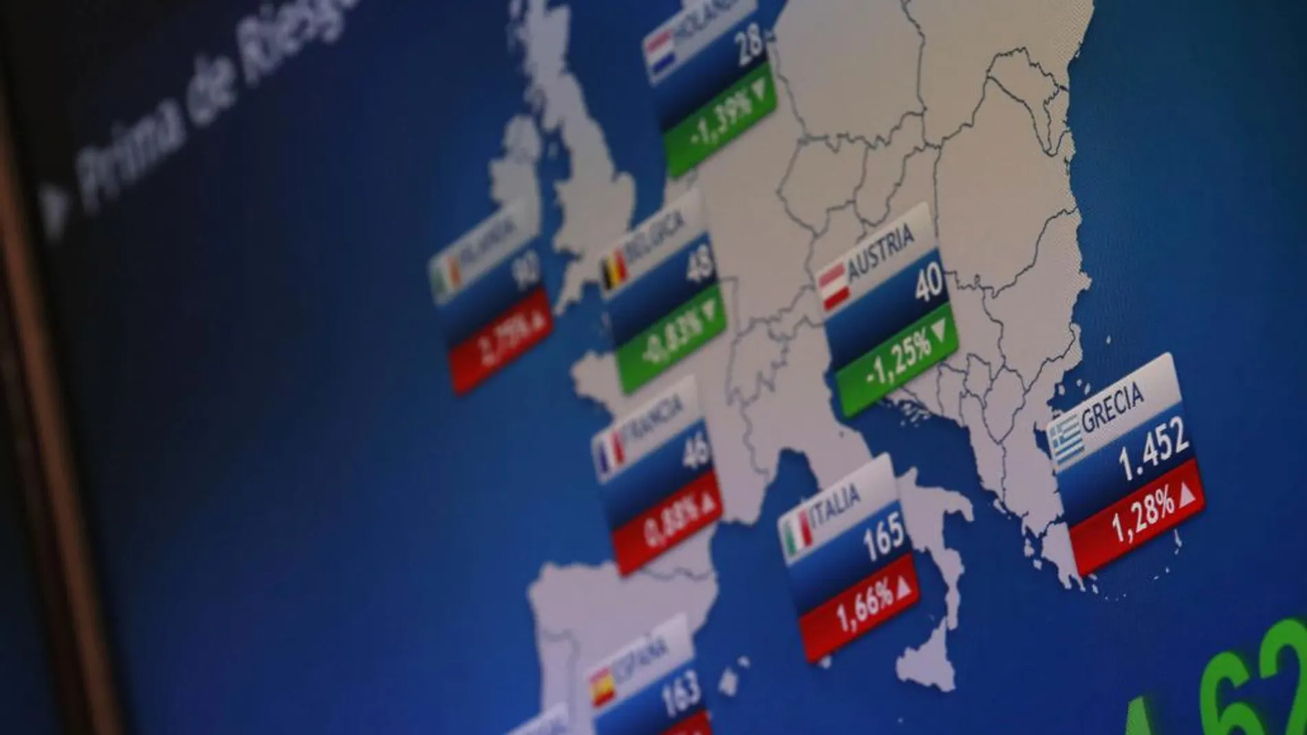 El Ibex cede un 0,40 % a mediodía expectante antes del referéndum de Grecia