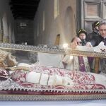 El Papa no desaprovechó la ocasión, durante su visita a L'Aquila después del terremoto de 2010, para visitar la basílica donde se custodian los restos de Celestino V, el Pontífice de «la gran renuncia»