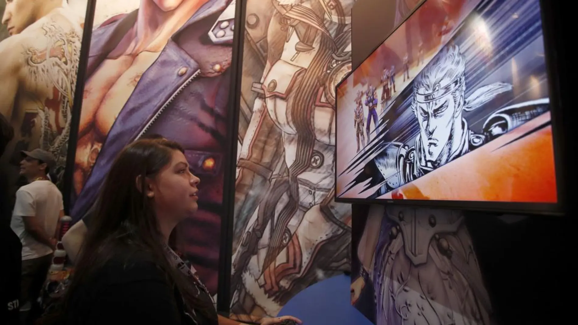 Público visita el espacio de Fist of the North Star Lost Paradise, durante la Electronic Entertainment Expo (E3) en el Centro de Convenciones de Los Ángeles / Efe