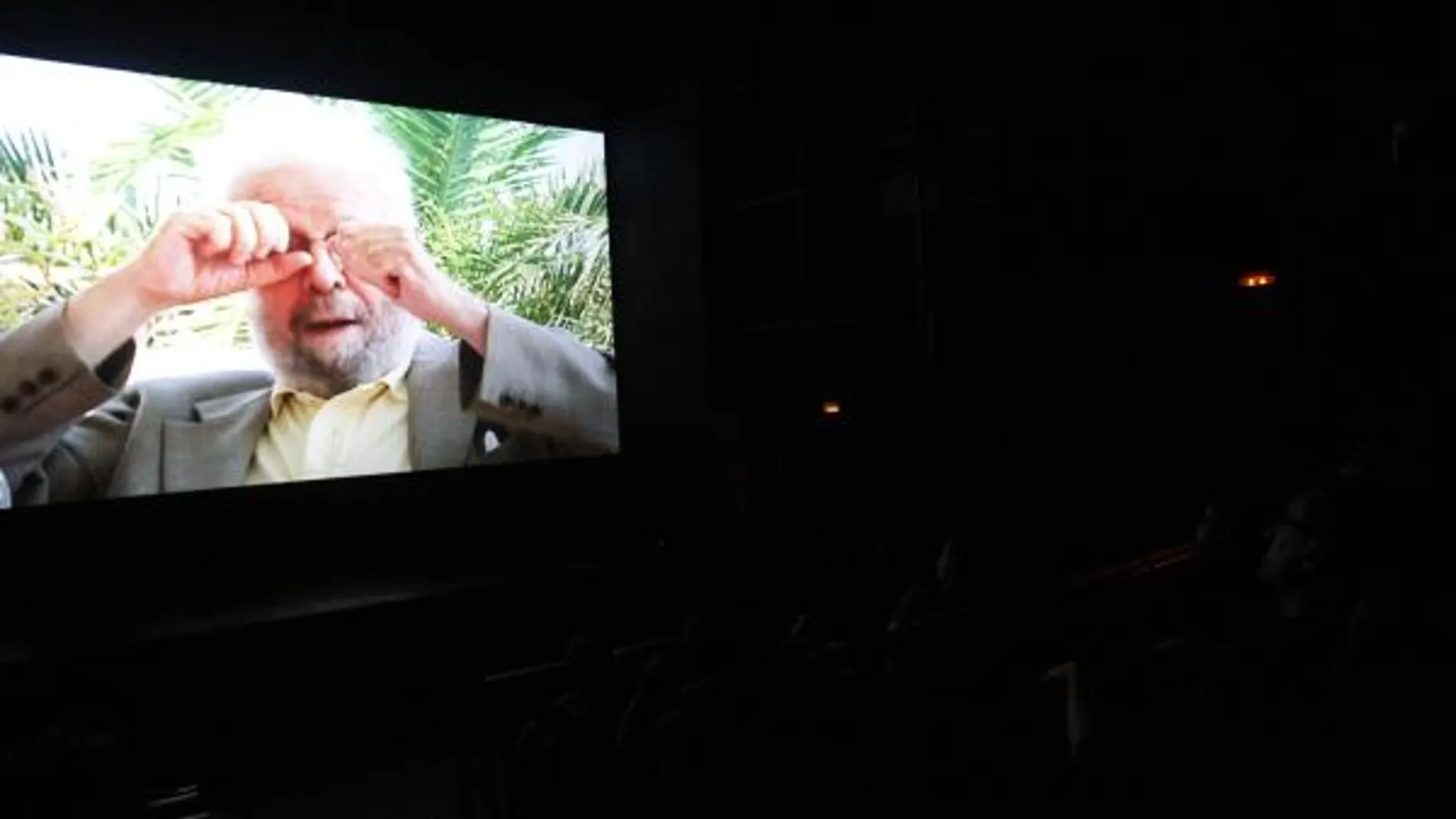 Un momento del estreno de «Por la gracia de Luis», un documental sobre su obra dirigido por García Sánchez, en la sala Berlanga