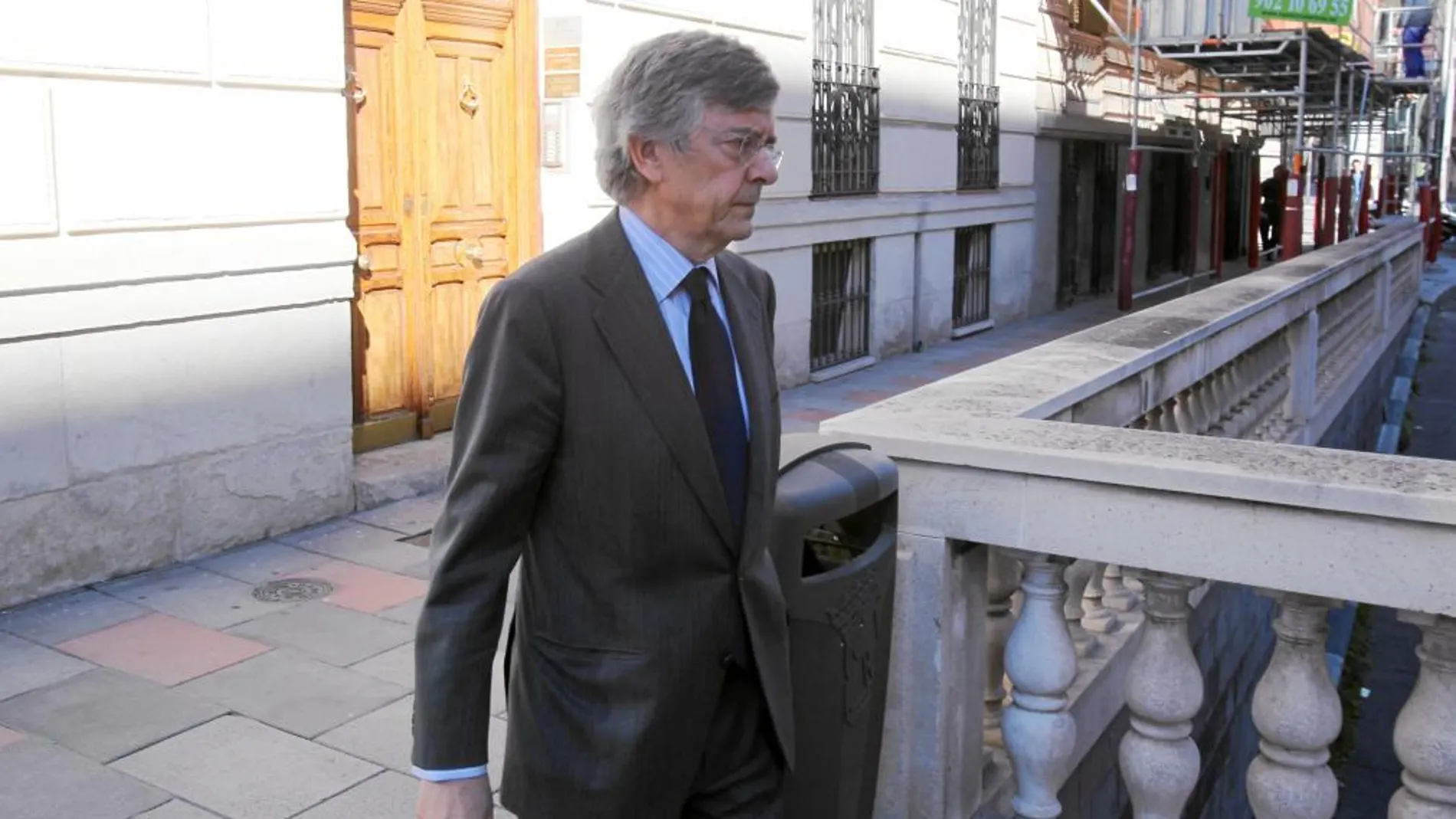 Jorge Trías sale de su despacho en una imagen tomada el pasado lunes