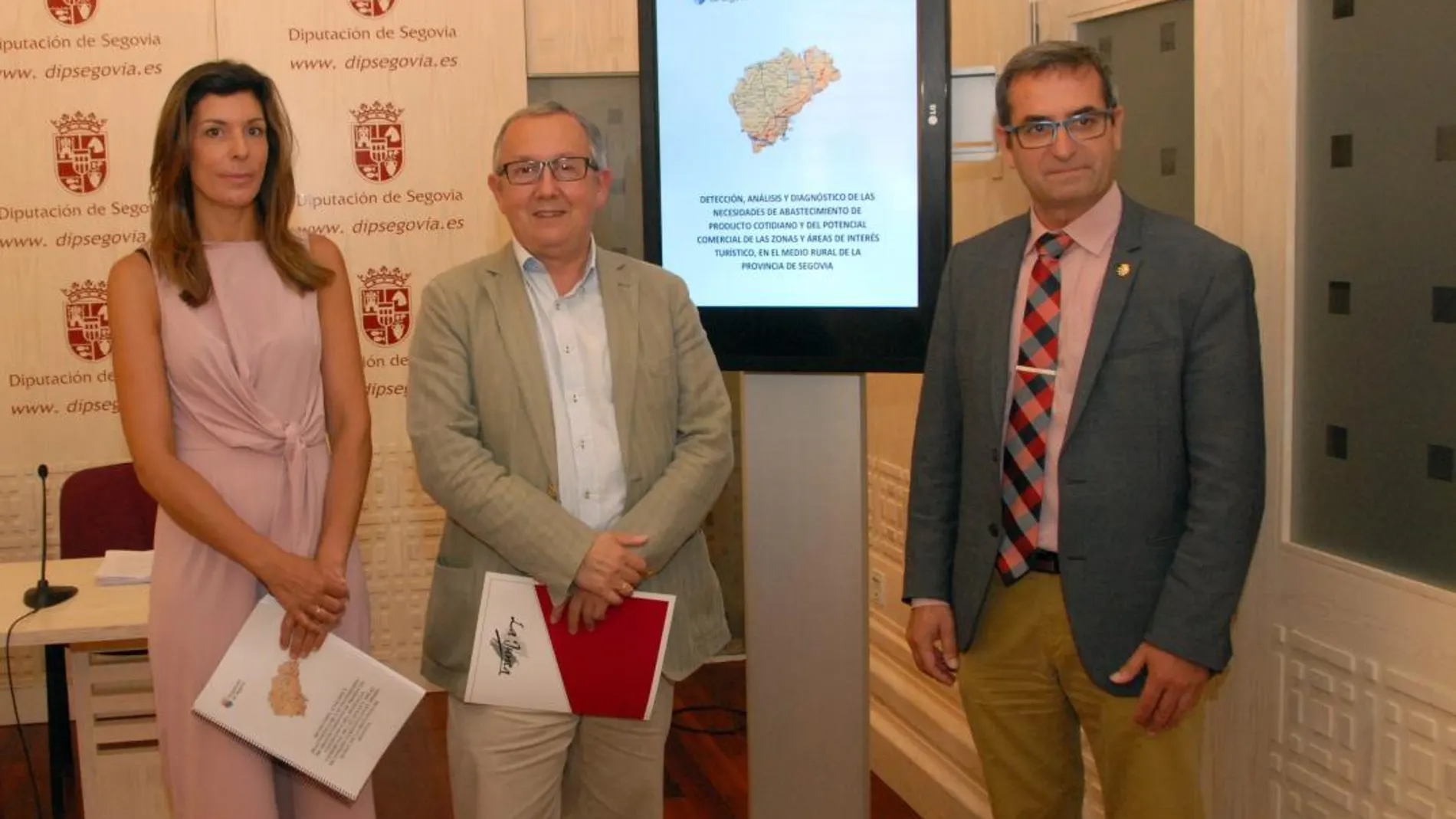 Vanessa Yanes, López Escobar y Jaime Pérez, durante la presentación del informe