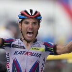 El español "Purito"Rodríguez celebra su victoria en la estapa reina del Tour.
