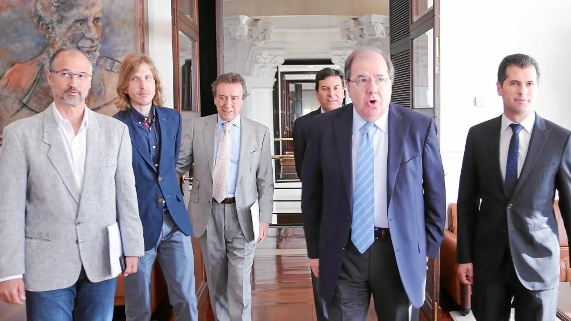La irrupción de nuevas fuerzas políticas marca un 2016 incierto