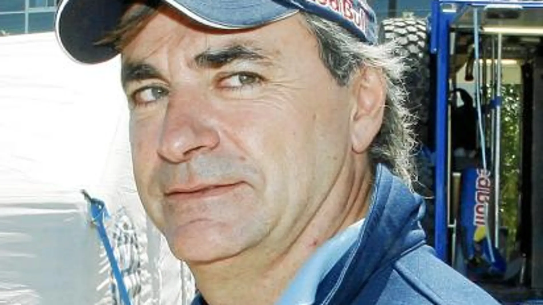 Según ha podido saber LA RAZÓN, Ecclestone ha pedido a Carlos Sainz y García Abad que ayuden a la escudería española a salir a flote