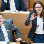 El presidente Puig y la vicepresidenta Oltra en el momento en el que responde a Bonig sobre Carns de Morella