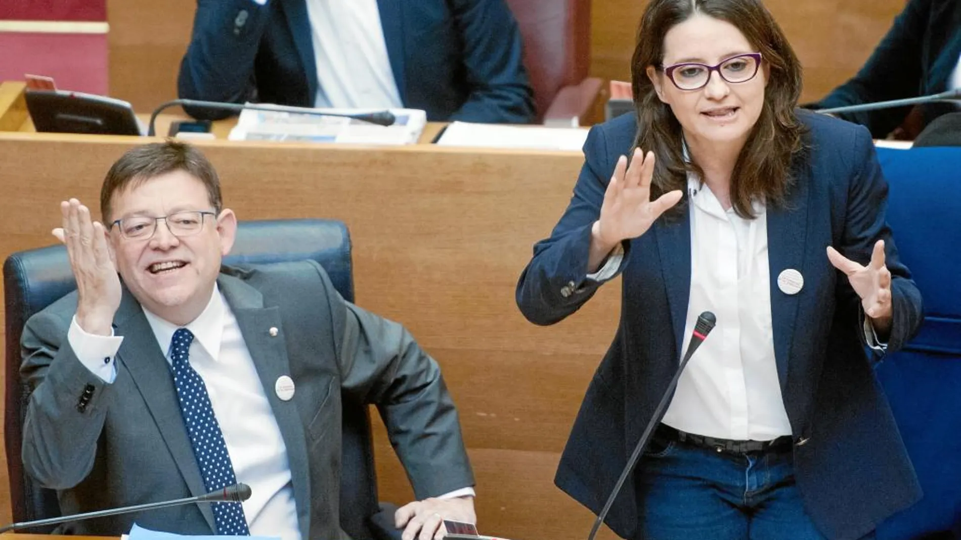 El presidente Puig y la vicepresidenta Oltra en el momento en el que responde a Bonig sobre Carns de Morella