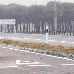 Agentes de tráfico de la Guardia Civil realizan un control en una carretera de Valladolid