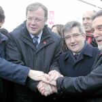 De derecha a izquierda, Alejo, Fernández, Silván y Fernández Mañueco, tras reabrir al tráfico el cruce de Michaisa